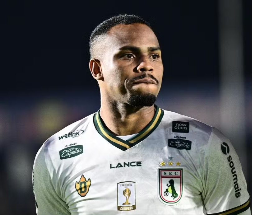 Atacante Jacaré está em boa fase no Dino - Clinton Medeiros